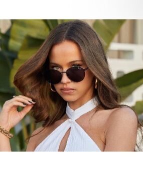 Quay Australia Unisex Loop Me In Sunglasses